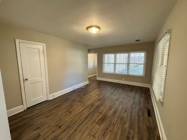 Building Photo - Statesville - 3BR/2BA + Carport