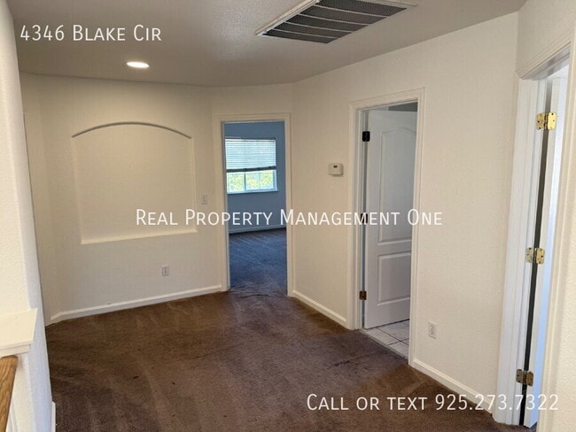 Building Photo - 4346 Blake Cir