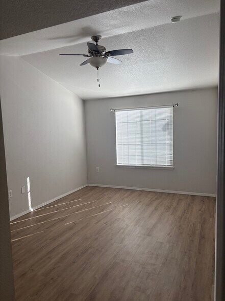 Building Photo - 3002 W Elizabeth St