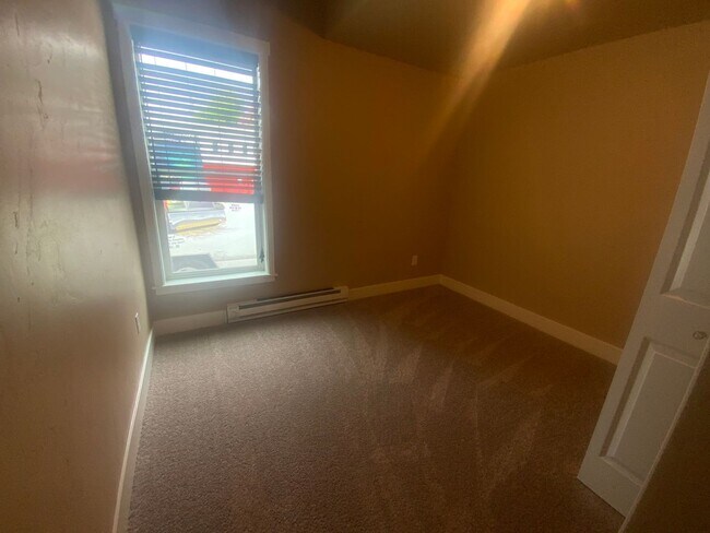 Building Photo - Newly Remodeled Tacoma Gem - Modern Comfor...