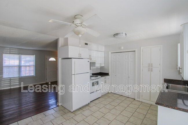 Building Photo - 1423 Ashley River Rd