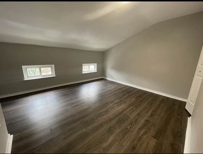 Building Photo - 907 W Lombard St