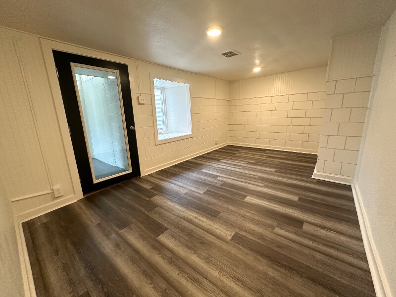 Building Photo - 821 31st Ave