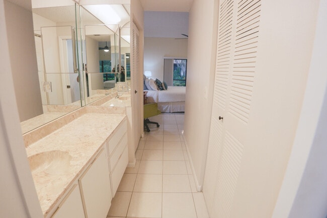 Building Photo - 3950 Silver Maple Dr