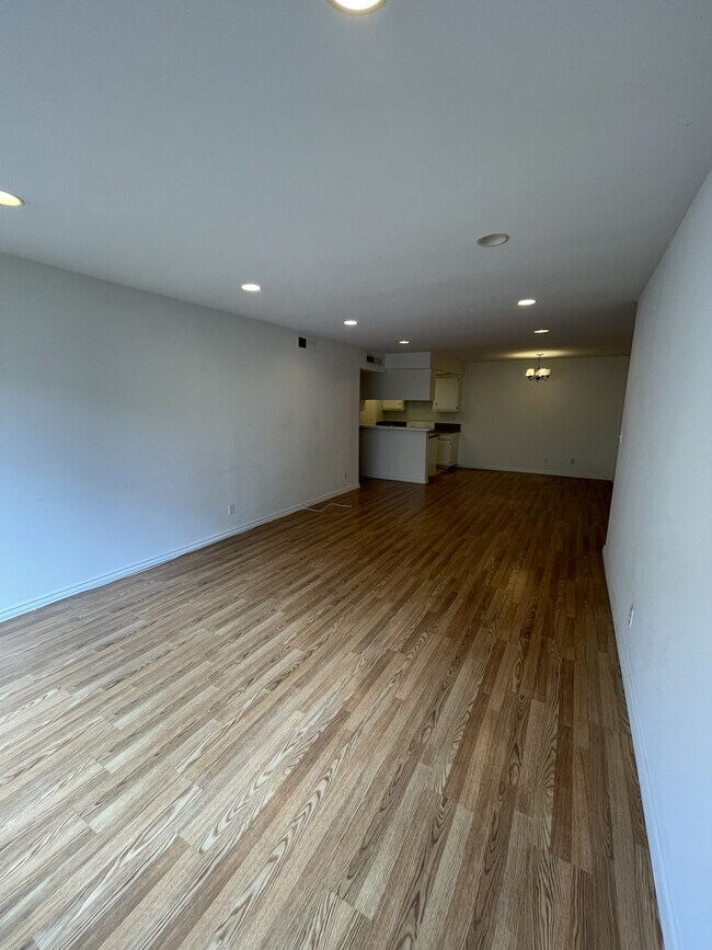 Building Photo - 815 S Shenandoah St