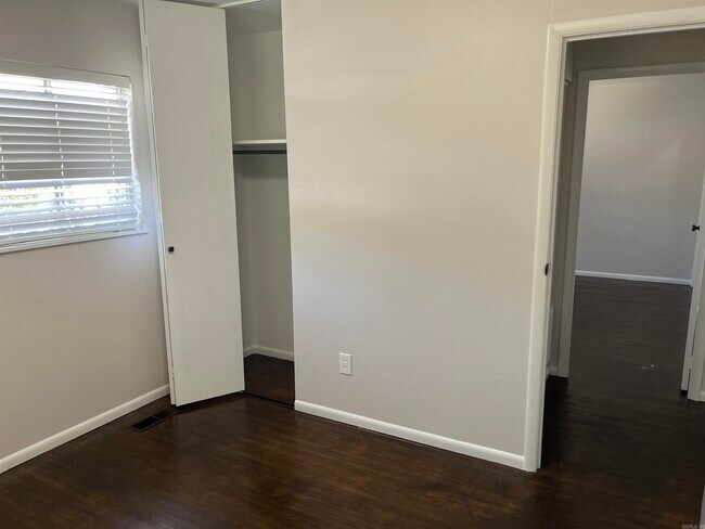 Building Photo - 68 White Oak Ln