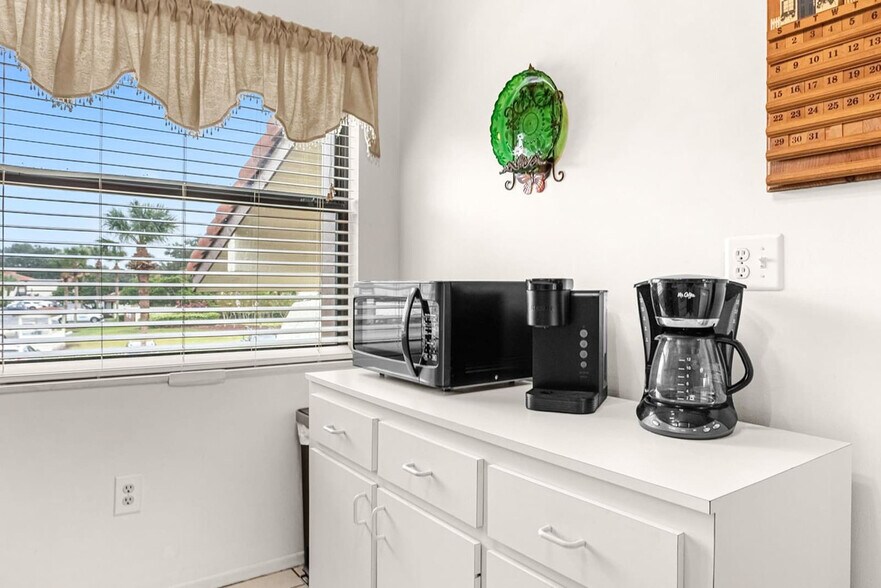 Building Photo - 6084 Willowpointe Cir