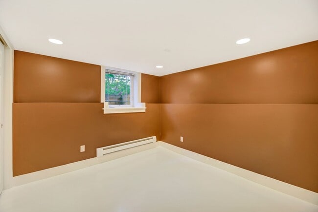 Building Photo - 4709 Stone Way N