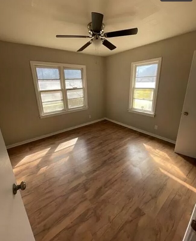 Building Photo - 1136 Sunset Dr