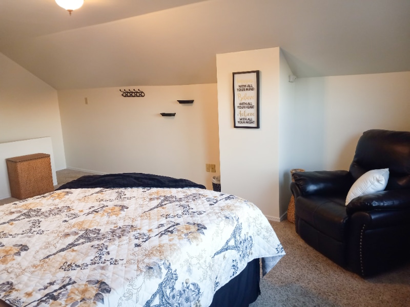 Building Photo - 2 W Pacific St