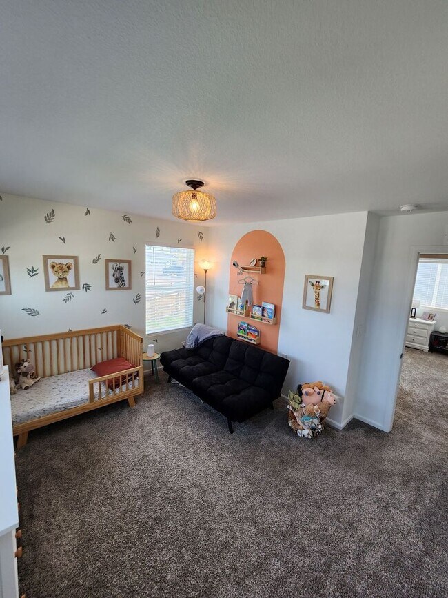 Building Photo - Beautiful 3-Bed, 3-Bath Home on a Spacious...