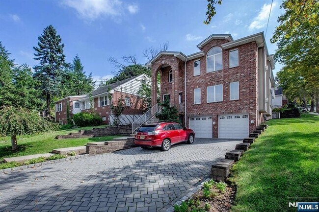 Building Photo - 470 Chestnut St