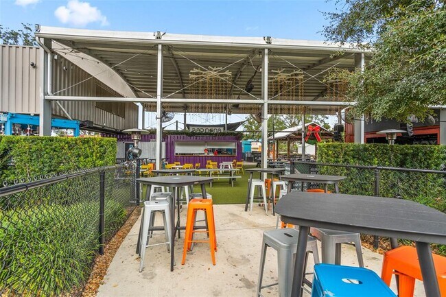 Building Photo - 13833 Behring Ave