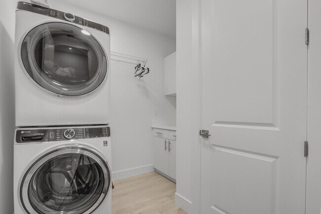 Building Photo - 120 Water Pointe Pl