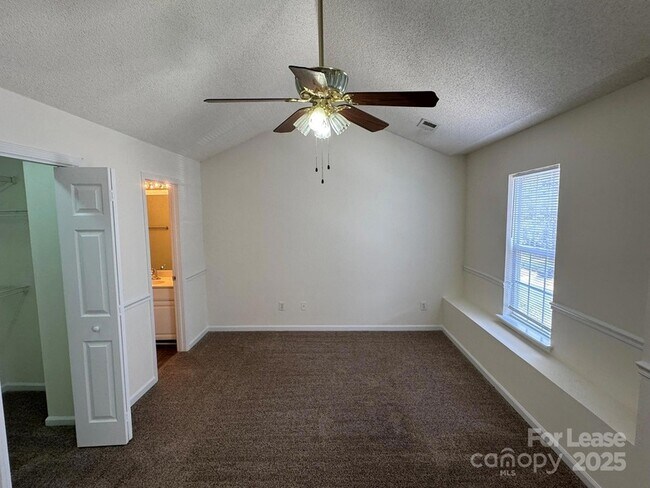 Building Photo - 8419 Southgate Commons Dr