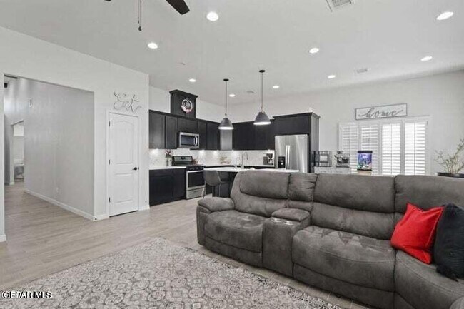 Building Photo - 905 Cottage Pl