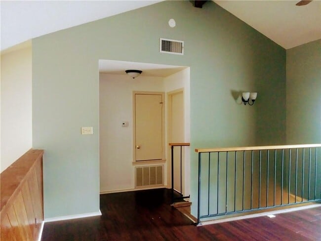 Building Photo - 8226 Summer Side Dr