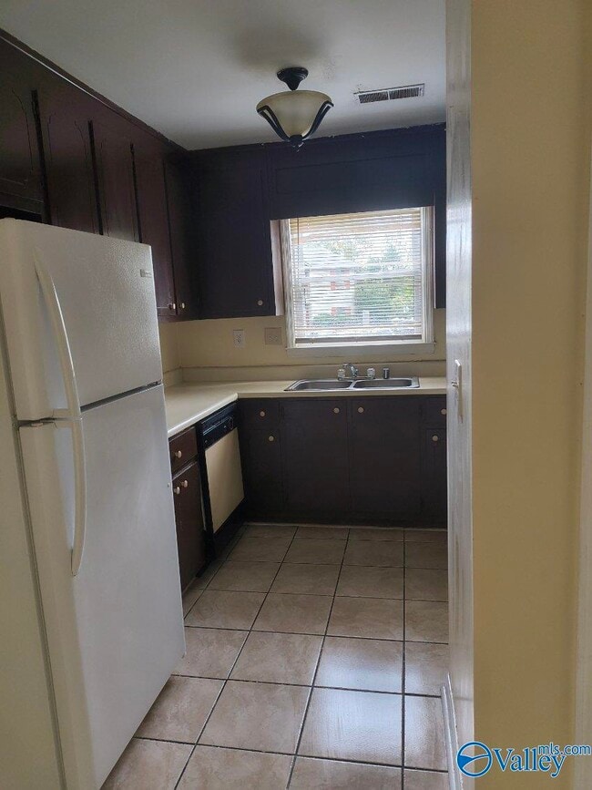 Building Photo - 6206 Friar Tuck Dr NW