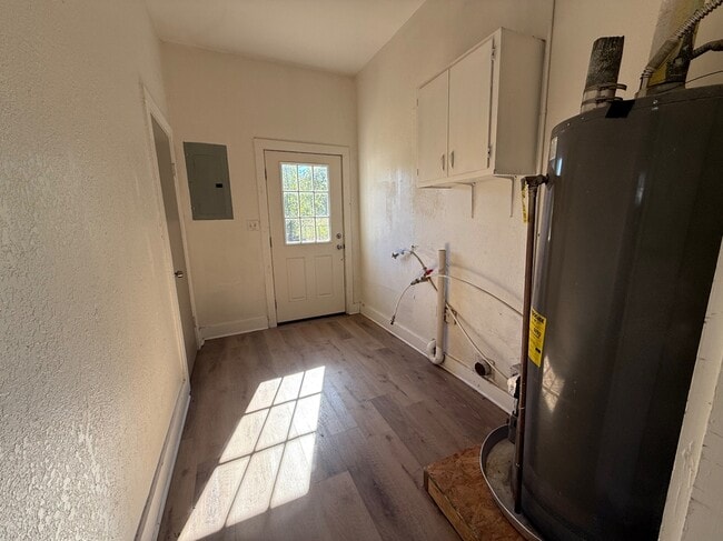 Building Photo - 105 S Magnolia St