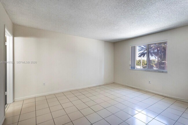 Building Photo - 2660 SW 37th Ave