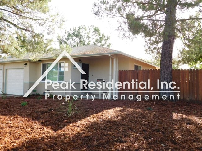 Building Photo - Nice 2bd/1ba Carmichael Duplex with 1 Car Garage