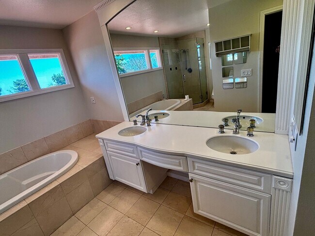 Building Photo - Beautiful La Jolla Alta Home!