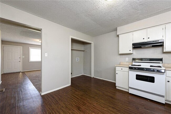 Building Photo - 1935 W Stone St