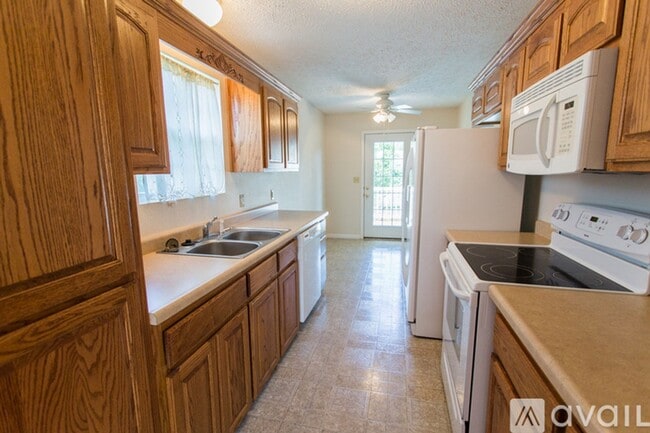 Building Photo - NEWLY PAINTED INSIDE!!! Available July 3rd!!!