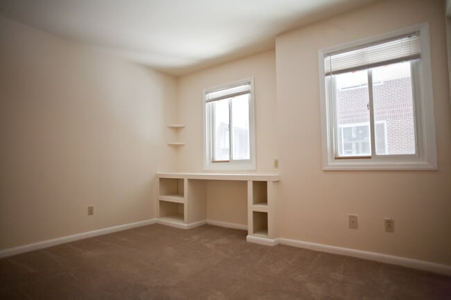 Building Photo - Live at Chancellor Square in a renovated u...