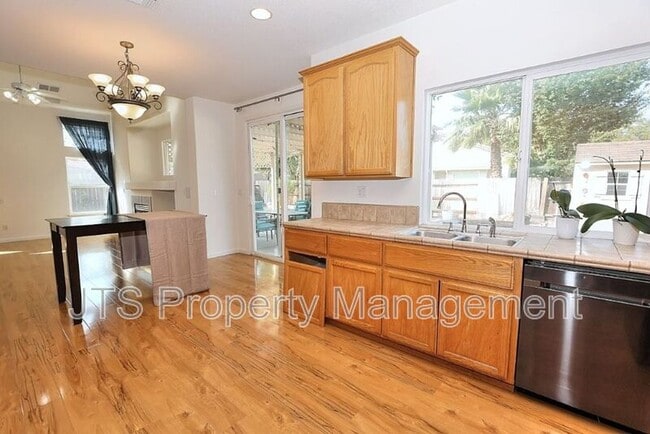 Building Photo - 3232 Balada Way