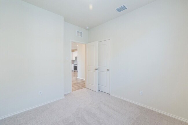 Building Photo - 181 Sugarberry Dr