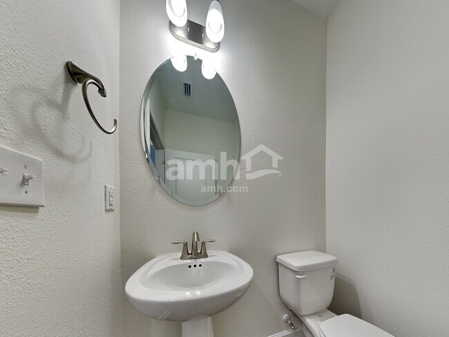 Building Photo - 5807 Hampton Creek Rd