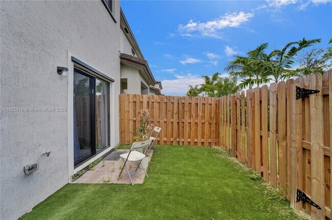 Building Photo - 242 SW 159th Ln