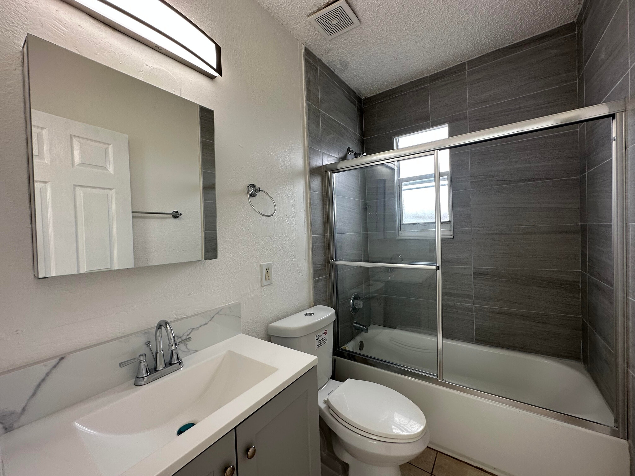 Building Photo - 616 31st St