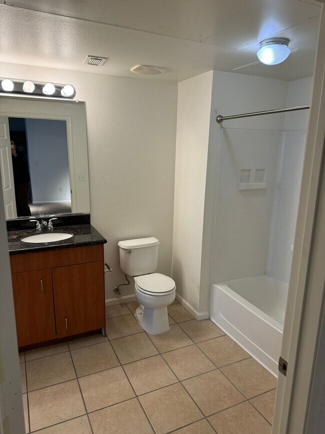 Building Photo - 2 Bed 2 Bath Spacious Condo in the Heart of Downtown San Jose! Tour Today!