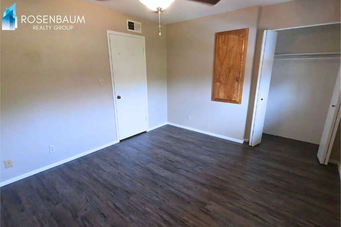 Building Photo - 905 S Ash Ave