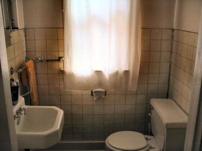Half bath, one east side of kithech - 404 1/2 W Vine St