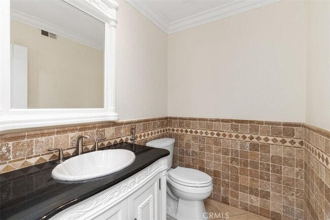 Building Photo - 2 Meadowsweet Way