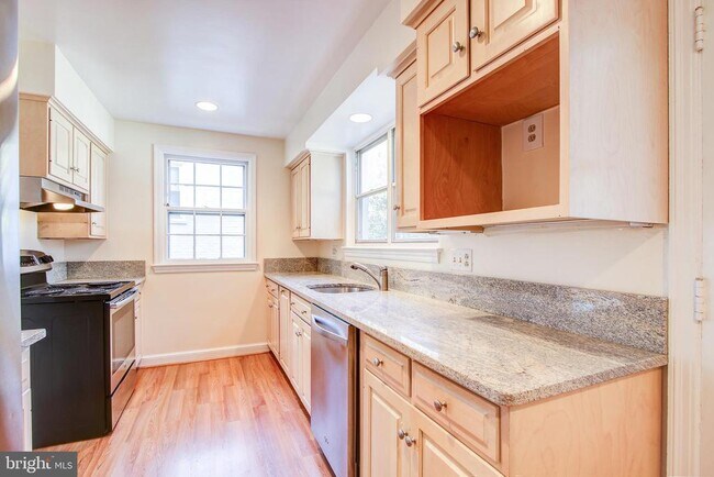 Building Photo - 4721 Yuma St NW