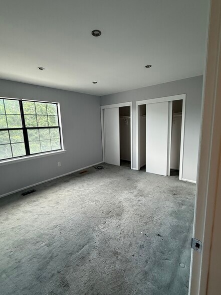 Building Photo - 216 Riva Dr