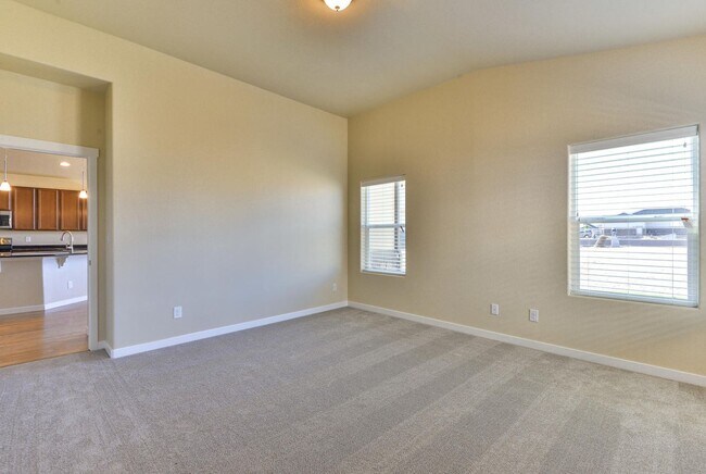 Building Photo - Beautiful 5 bed 3 bath home in the Pelican...