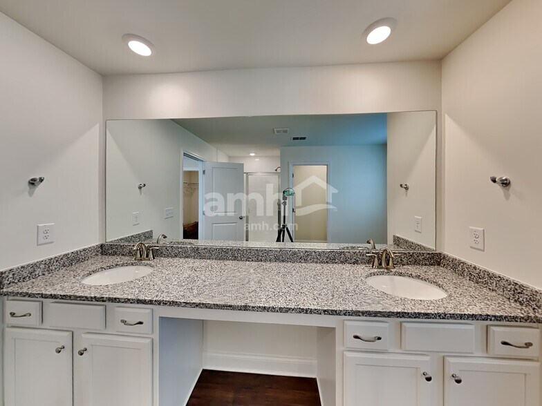 Building Photo - 881 Headland Wy