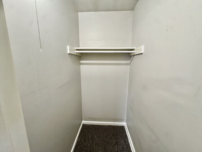 Building Photo - 4555 Willow Rd