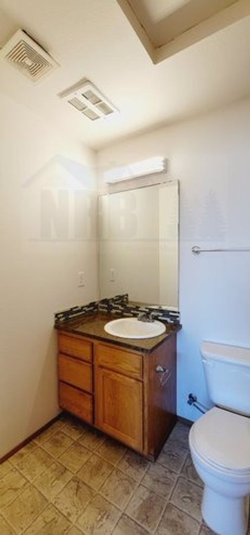 Building Photo - Newly Updated Townhouse in Tacoma! $500.00...