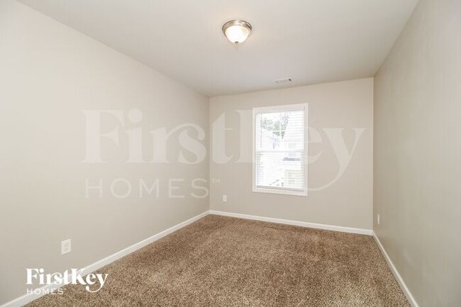 Building Photo - 28 E Newnan Rd