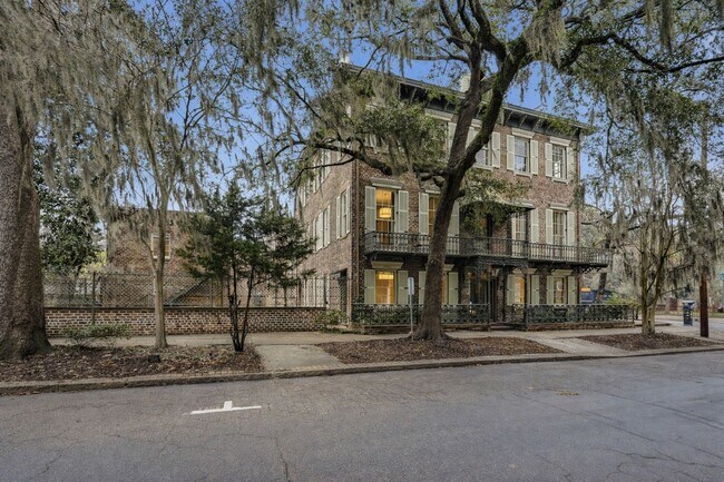 Building Photo - 124 E Mc Donough St