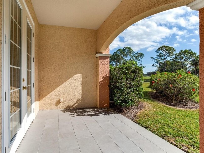 Building Photo - 6302 Vista Verde Dr W