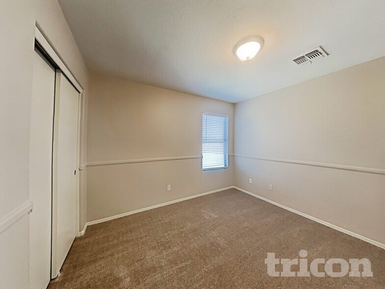 Building Photo - 17102 N 185th Ln