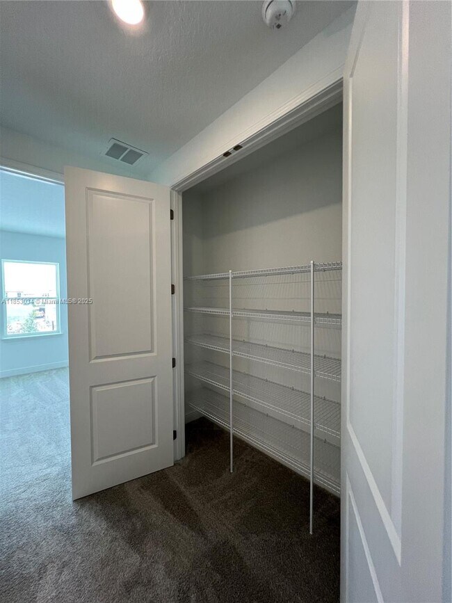 Building Photo - 10100 Ballast Dr