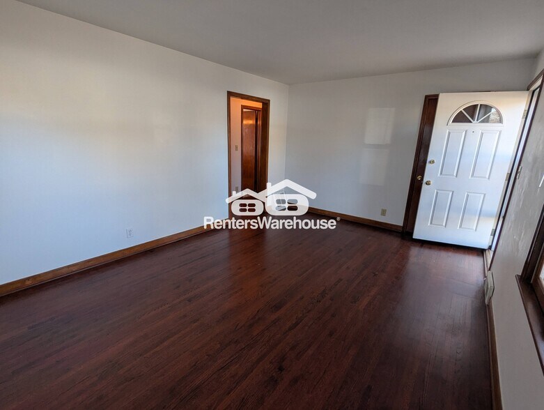 Building Photo - 5820 43rd Ave S